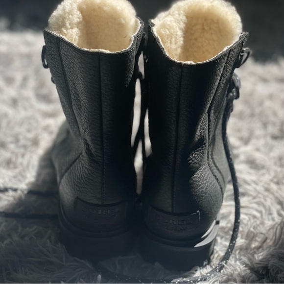 Sorel boots - Picture 2 of 6